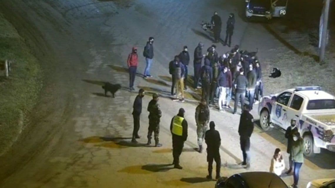 Al menos 30 menores armaron una fiesta clandestina en un zoo en plena cuarentena