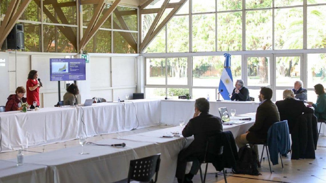 Alberto Fernández se reunió con los infectólogos y ahora sólo queda esperar el anuncio
