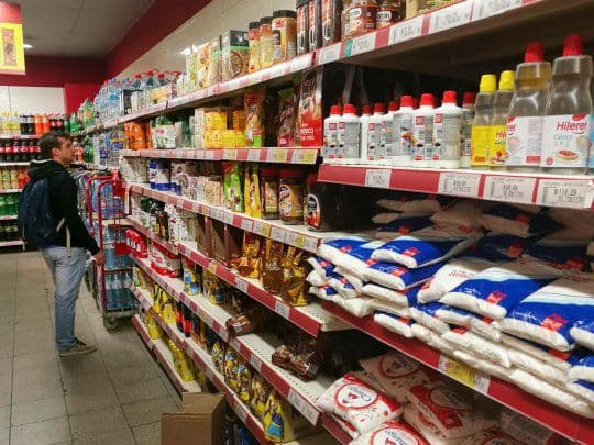 La canasta básica aumentó 1,7% en junio y una familia tipo necesitó $43.810 para no ser pobre