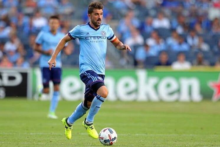 Denuncian al futbolista David Villa por acoso sexual
