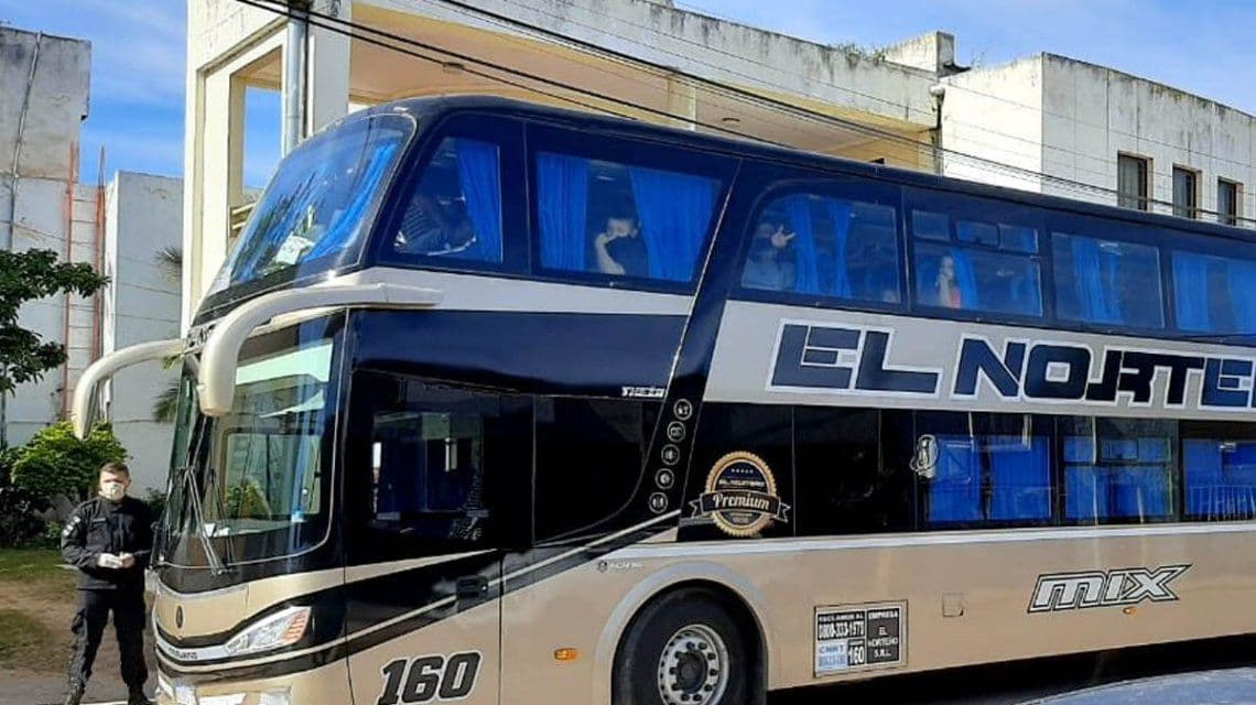 Detuvieron en Santa Fe un colectivo con 22 trabajadores que tenían permisos falsos