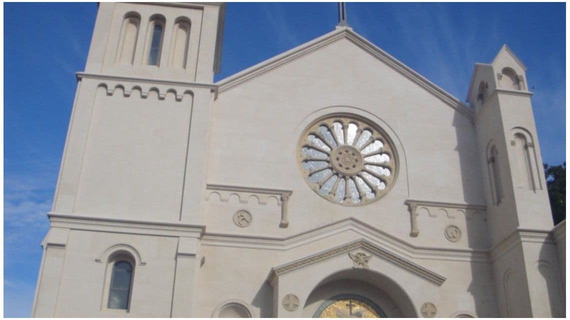 Ataron a un sacerdote y robaron un millón de pesos de la iglesia donde se casarón Perón y Evita