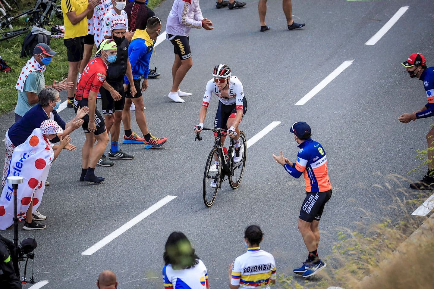 El director del Tour de France dio positivo en coronavirus: debe abandonar la competencia