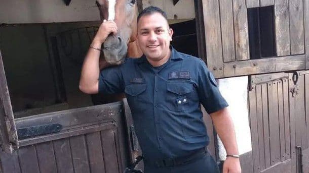 El Gobierno decretó un día de duelo nacional por el asesinato del policía Juan Pablo Roldán en Palermo