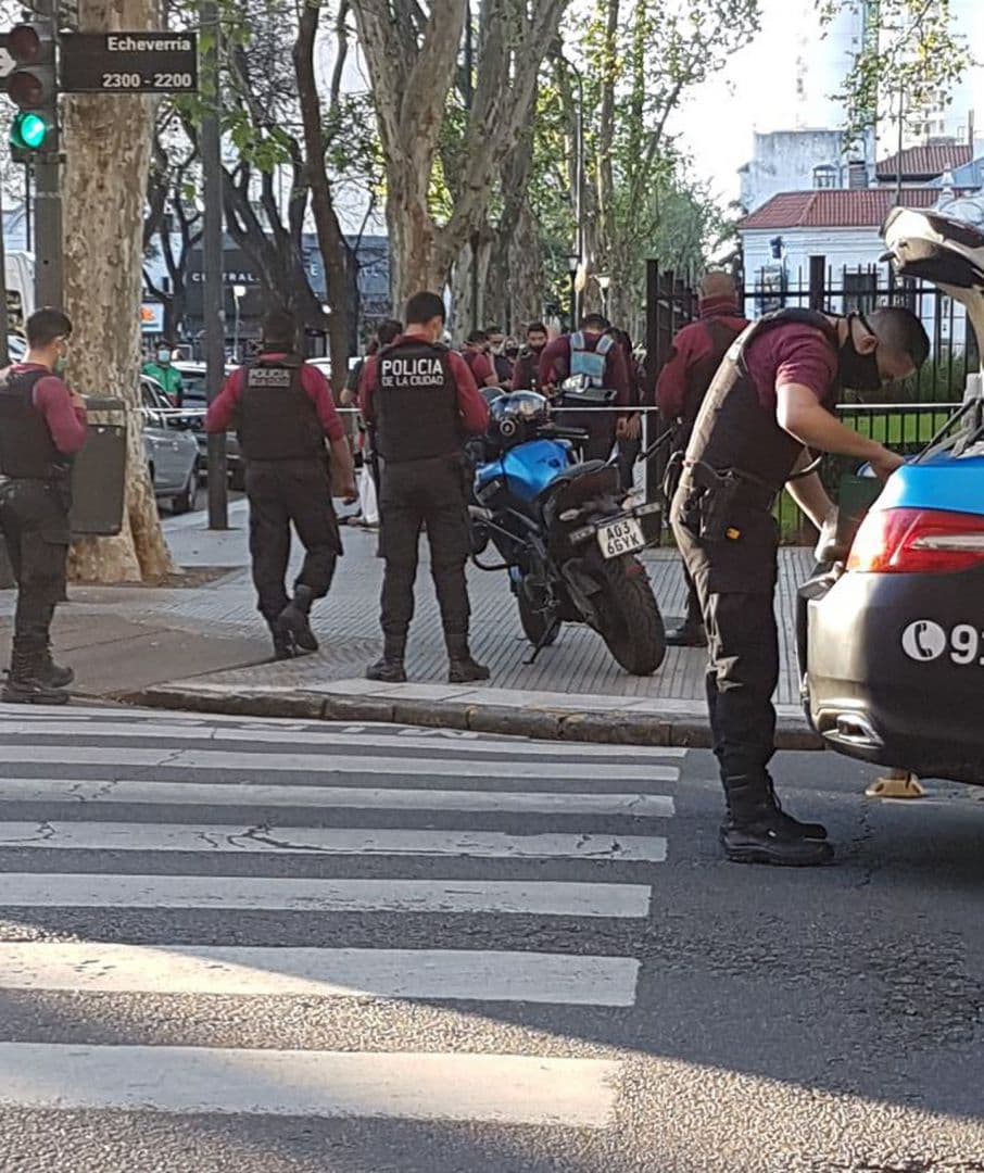 Belgrano: Policías se enfrentaron a los tiros con cuatro delincuentes y mataron a uno
