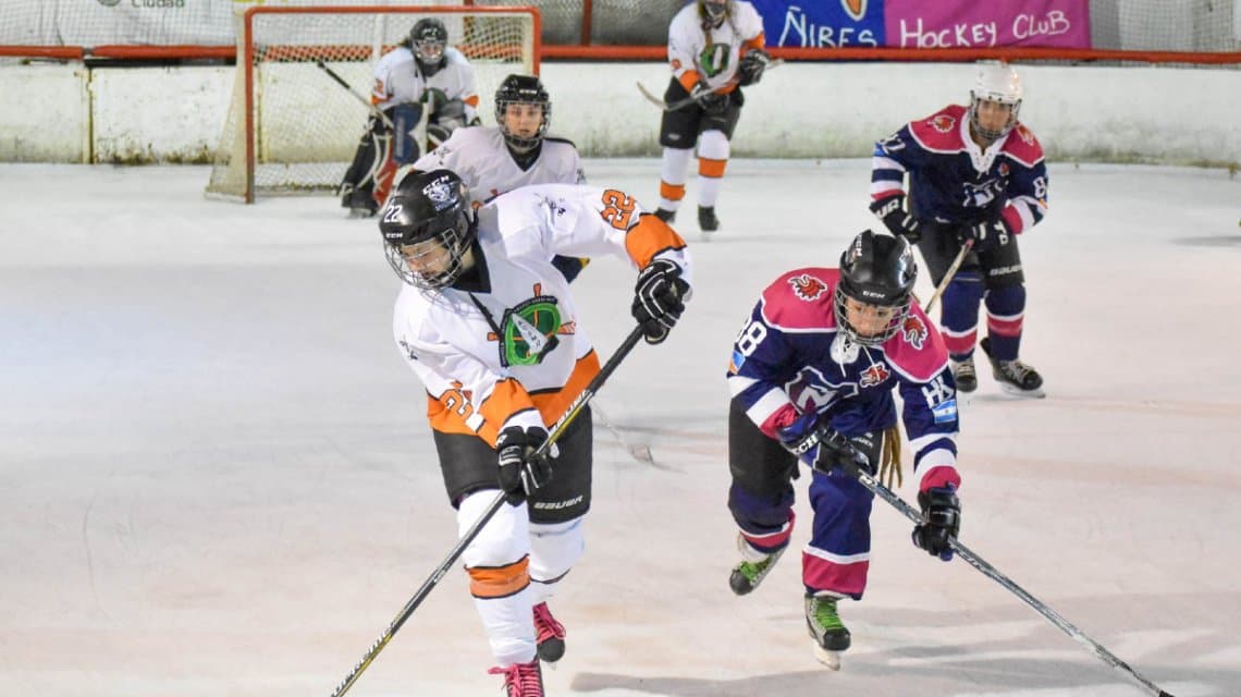 El hockey y el patinaje sobre hielo, en peligro de extinción en Argentina: «Las pistas están fundidas»