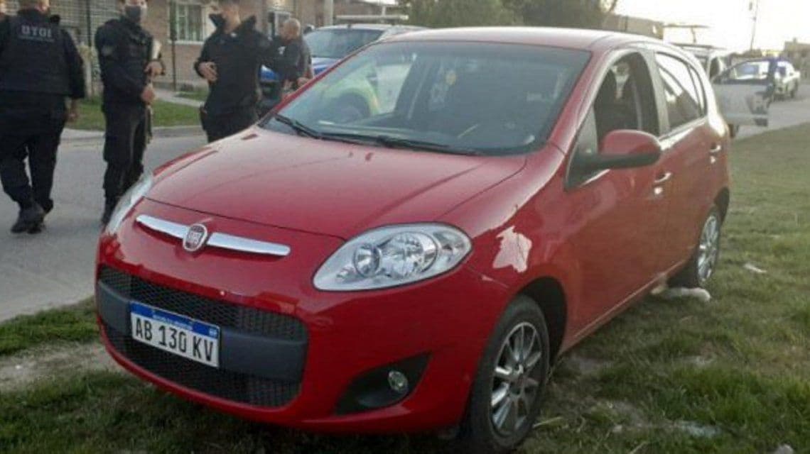 Fue a buscar a su ex y no la encontró: mató a un hombre, hirió a dos policías e intentó quitarse la vida