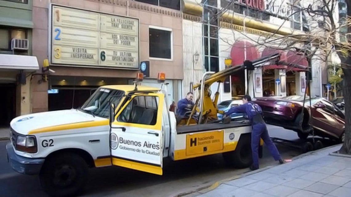 Estacionamiento pago: las grúas llegarán a toda la Ciudad y una app reemplazará a los parquímetros