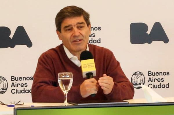 Fernán Quirós se diferenció de Carla Vizzotti sobre la campaña de vacunación con famosos y deportistas