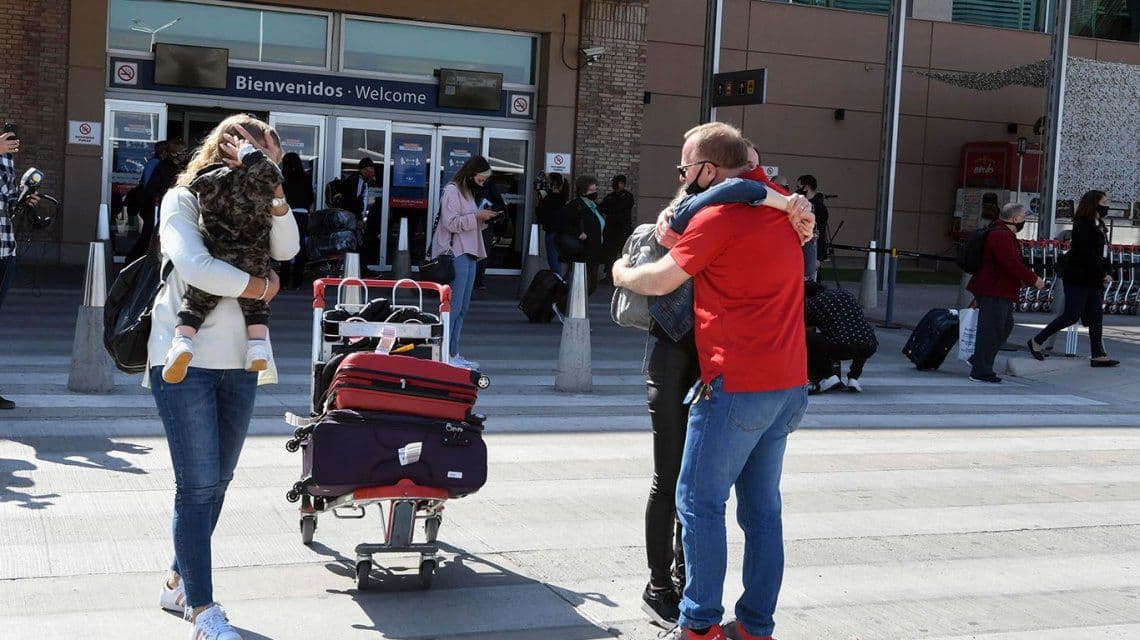 Boletín Oficial: el Gobierno autorizó el ingreso al país a extranjeros que sean familiares directos de ciudadanos argentinos