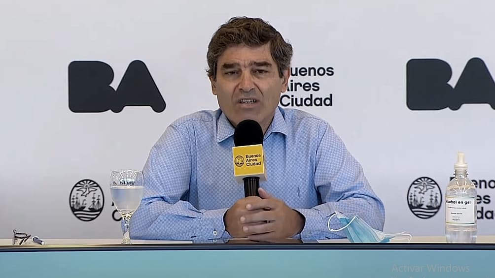 Quirós: «Un tercio de los nuevos contagios diarios son de jóvenes entre 15 y 30 años»