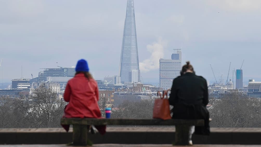 Aseguran que Reino Unido tiene excedente de vacunas y podría donarlas a otros países
