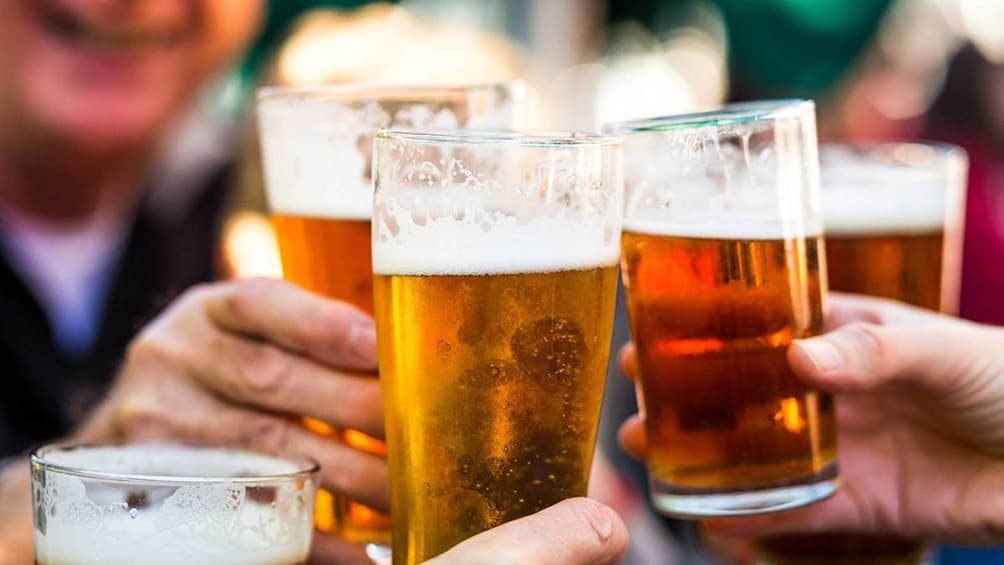Francia prohibirá tomar alcohol en la vía pública entre las medidas para frenar al coronavirus