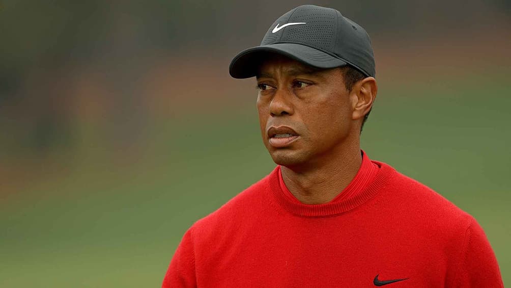 Tiger Woods manejaba a una velocidad de casi 140 kilómetros por hora cuando se accidentó