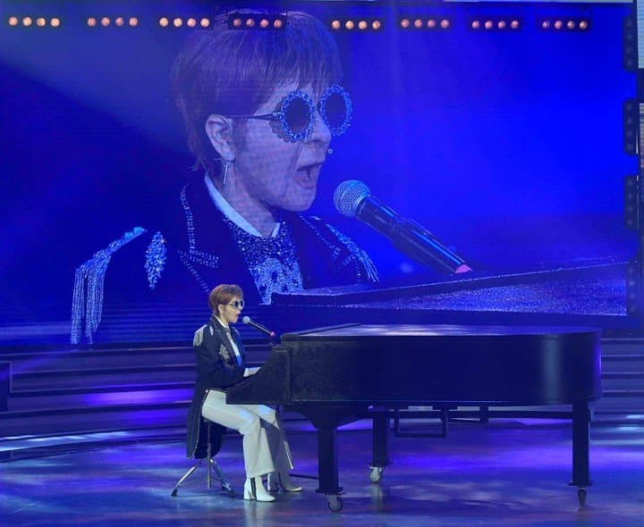 Débora Plager sorprendió al jurado de La Academia de ShowMatch con una increíble imitación de Elton John