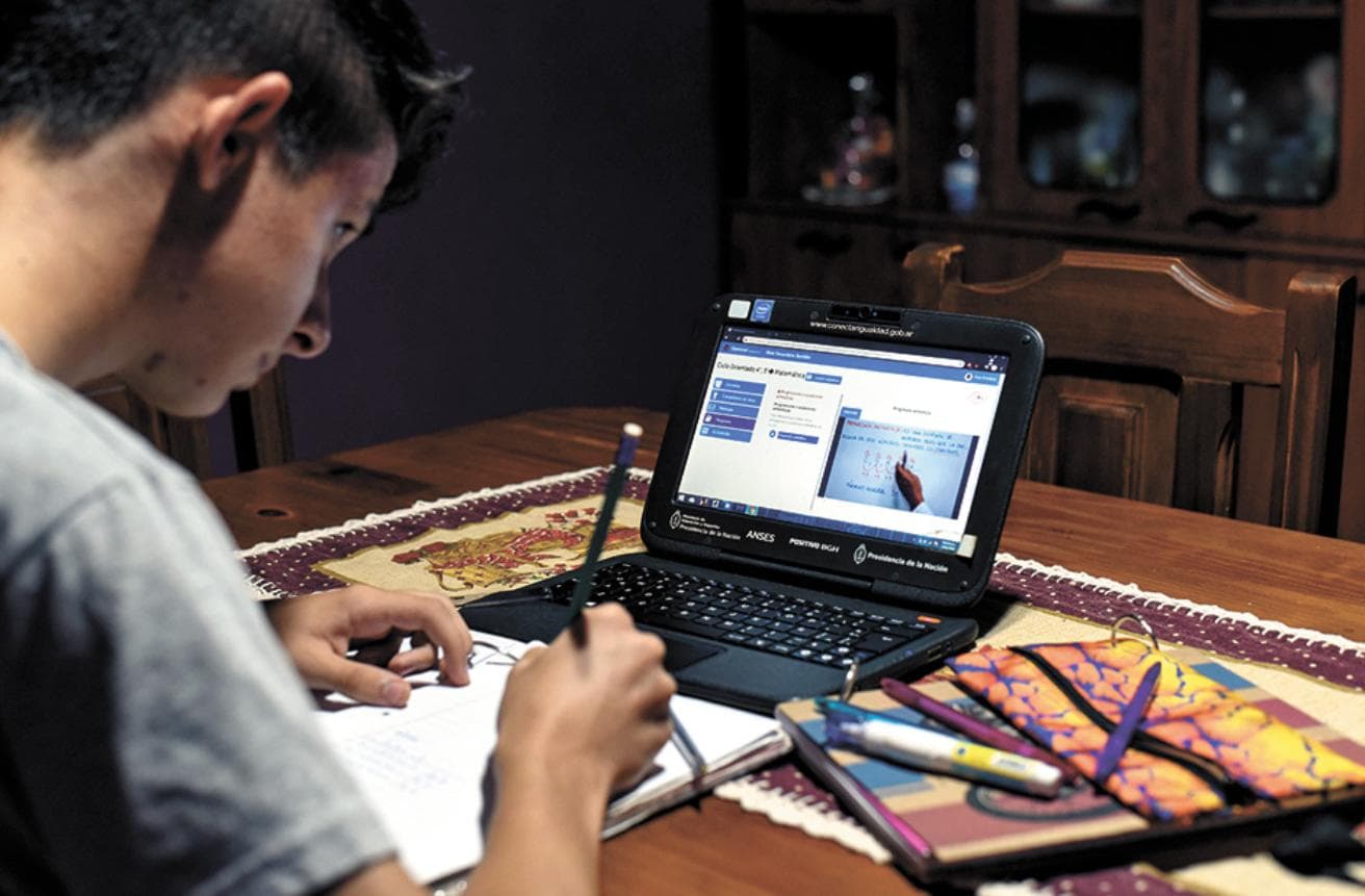 Formalizaron la licencia para los trabajadores a cargo de los niños sin clases presenciales por la pandemia