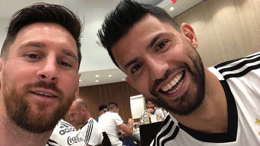 El Kun Agüero anticipó el cumpleaños de Messi con un posteo en una red social