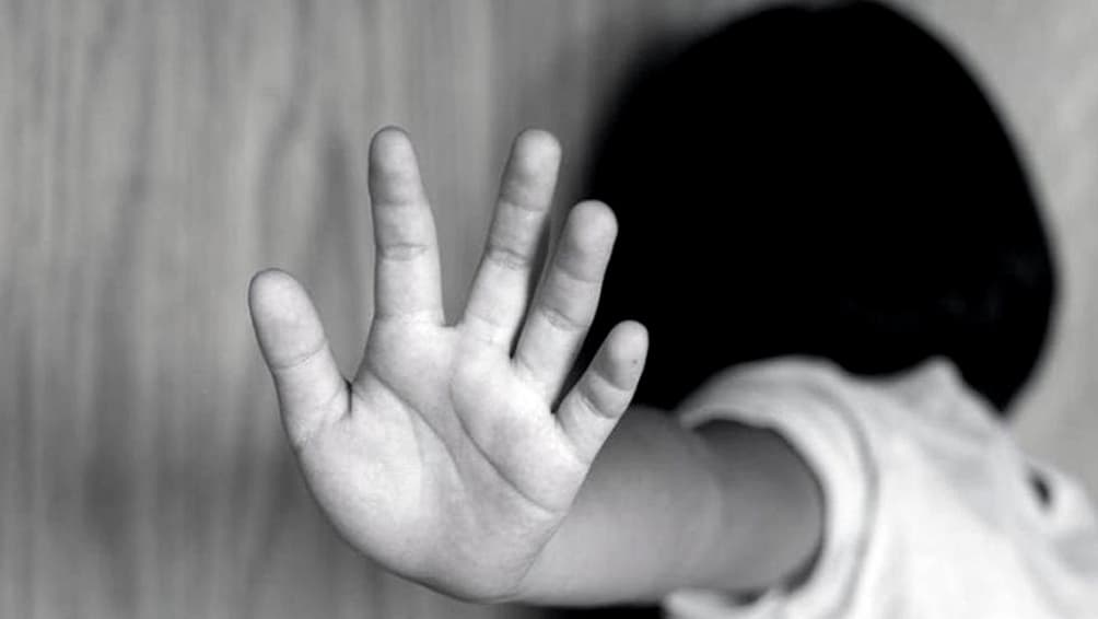La madre de una niña de 10 pide quitar del DNI de su hija el apellido del padre abusador