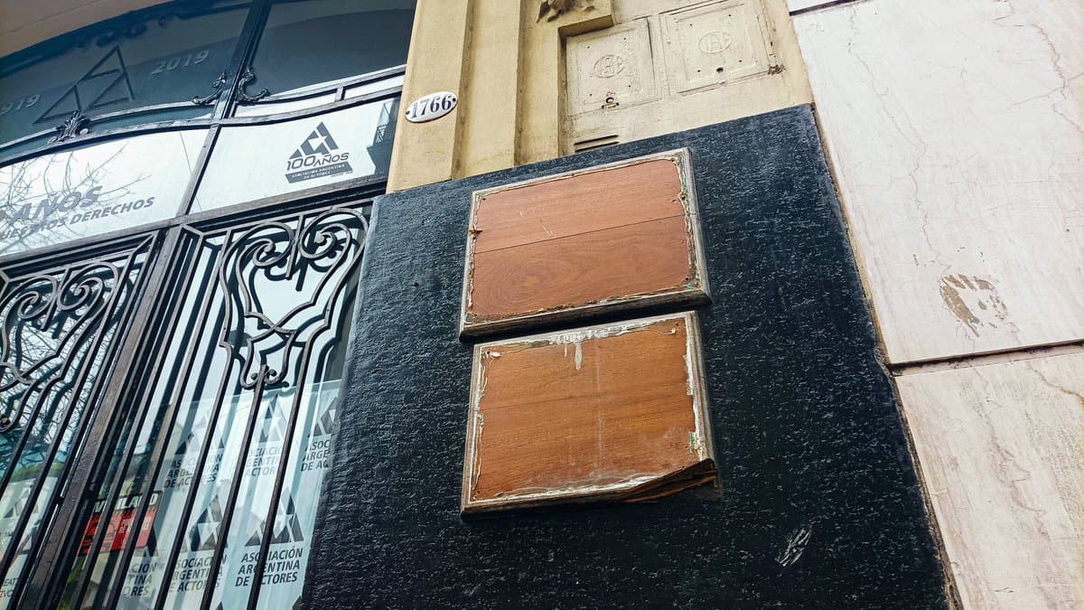 Vandalizaron la fachada de la Asociación Argentina de Actores: “Es un ataque al patrimonio de la comunidad actoral”