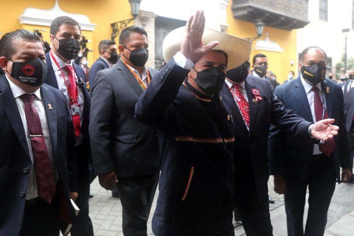 Pedro Castillo asumió la Presidencia de Perú y prometió «un país más próspero y más justo»