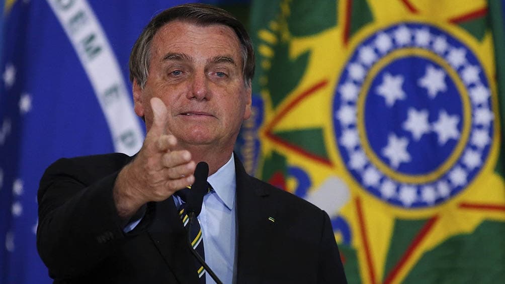Bolsonaro le aseguró a la multitud que sólo Dios lo saca del cargo y que nunca irá preso