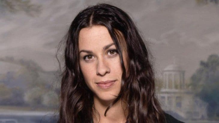 Alanis Morissette reveló que a los 15 años fue violada por varios hombres