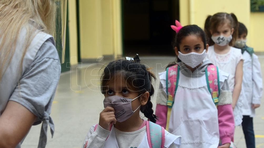 Desde este viernes se aislarán solo los alumnos con síntomas en escuelas de CABA