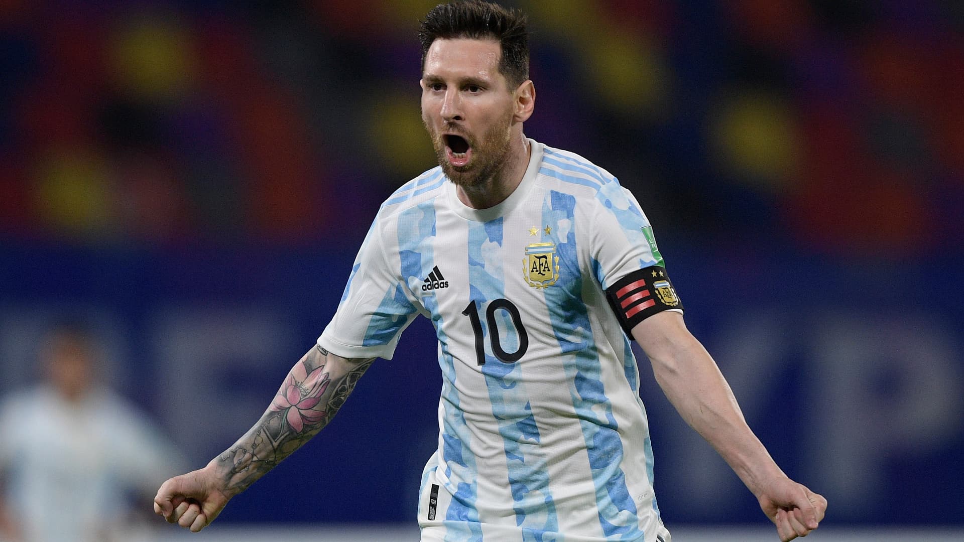 Messi llegó desde París junto a Di Maria y Paredes para lucir la camiseta argentina