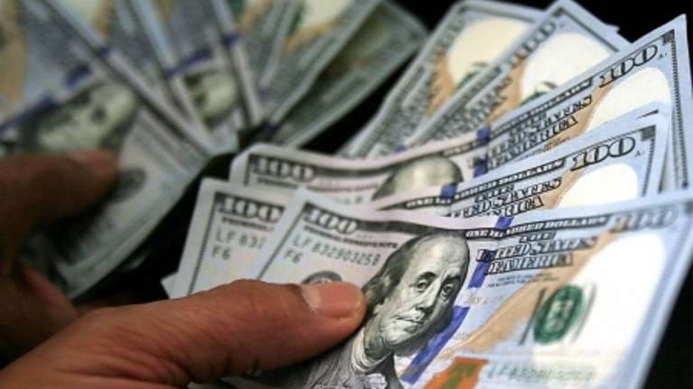 El dólar libre revirtió la suba inicial y cedió a $202 para la venta