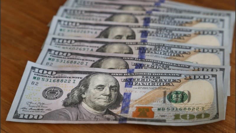 El dólar blue subió un peso, cerró su cotización a $293 y la brecha se ubica por encima del 118%