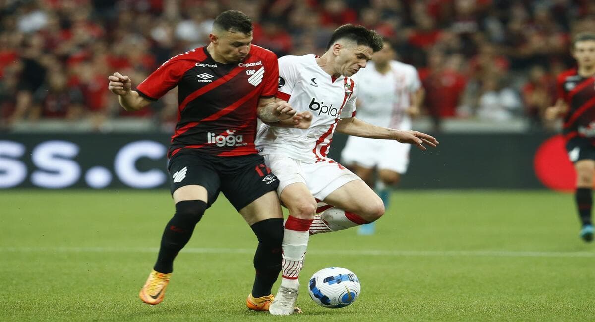 Estudiantes recibe a Paranaense y sueña con avanzar a semifinales de la Copa Libertadores