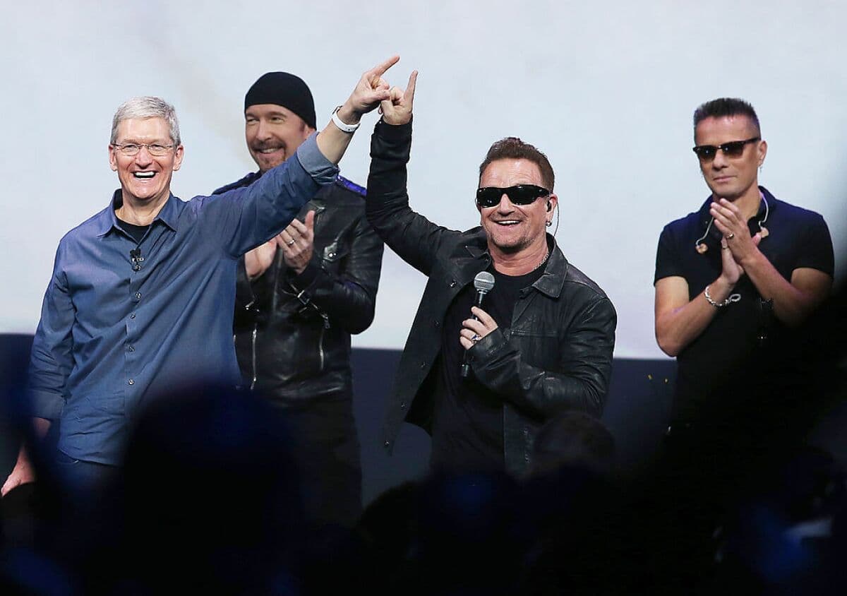 U2 regraba 40 de sus canciones y las compila en «Songs of Surrender»
