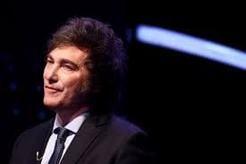 Javier Milei confirmó que el Gobierno dará de baja 70 mil contratos de empleados públicos
