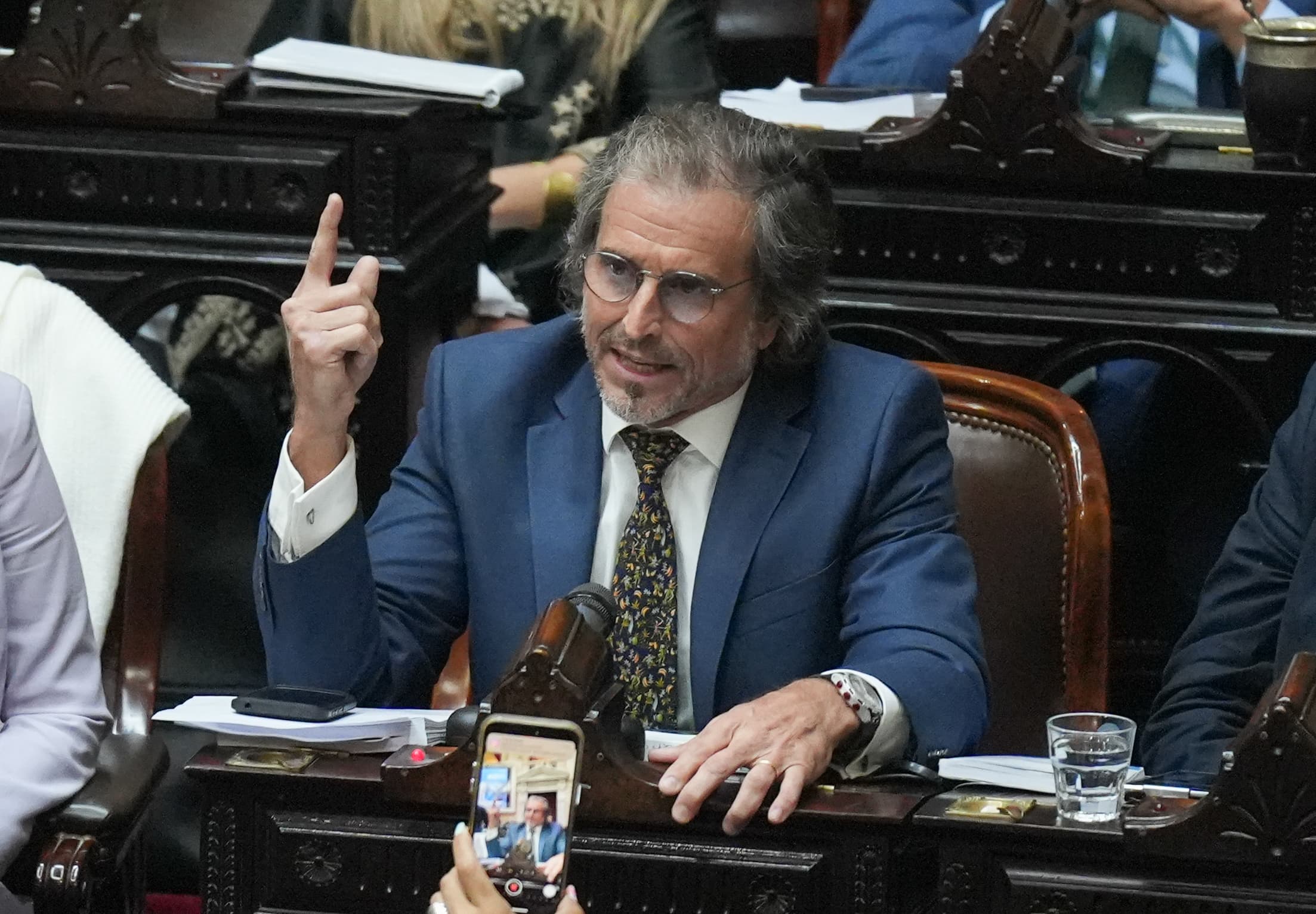 Cómo será el show de Javier Milei en el Luna Park: cantará dos canciones de La Renga y un diputado lo acompañará en la batería