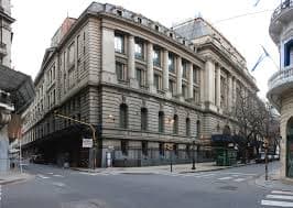 Los alumnos del Colegio Nacional de Buenos Aires encabezan una vigilia en apoyo a la marcha universitaria
