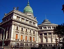 El Gobierno negocia con los bloques aliados por el apoyo al veto a la Ley de Financiamiento Universitario