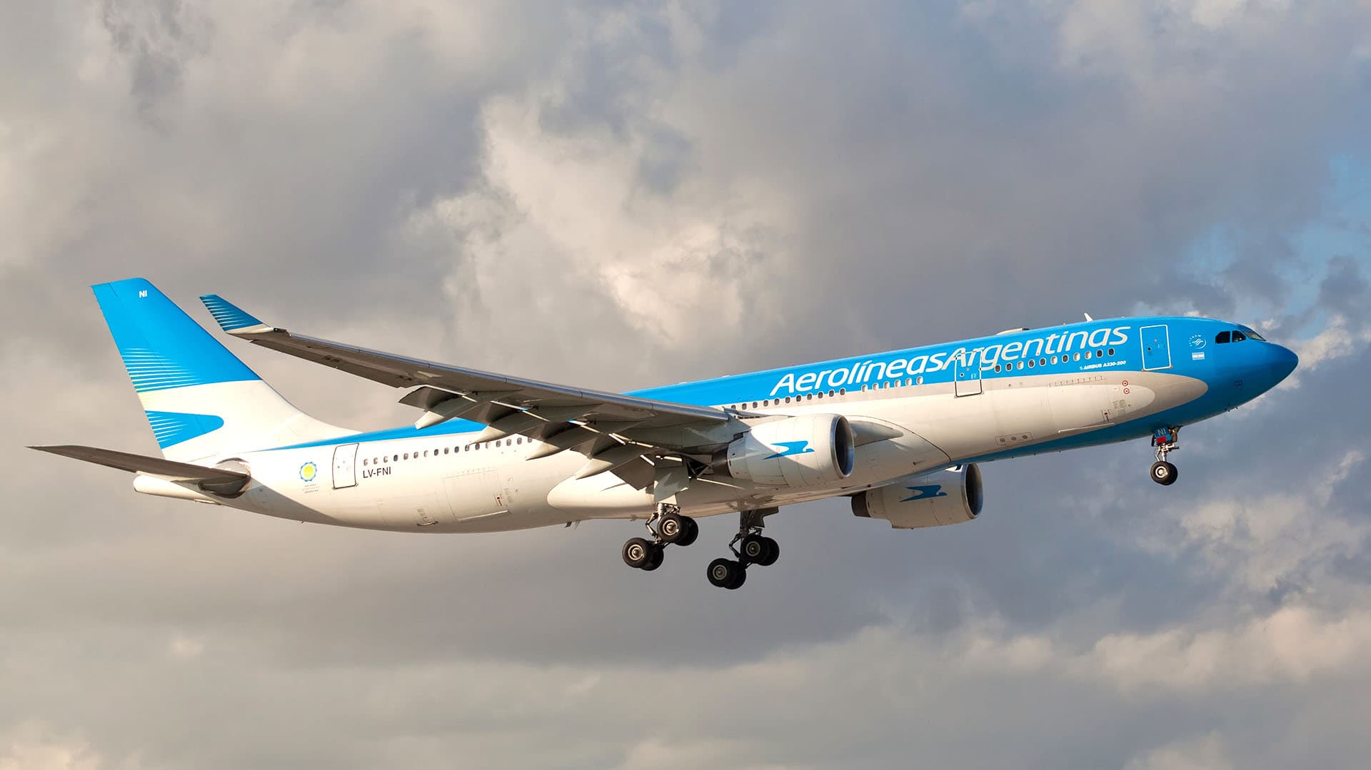 Las negociaciones entre Aerolíneas y los sindicatos ya se encaminan hacia la firma de un acuerdo salarial y laboral