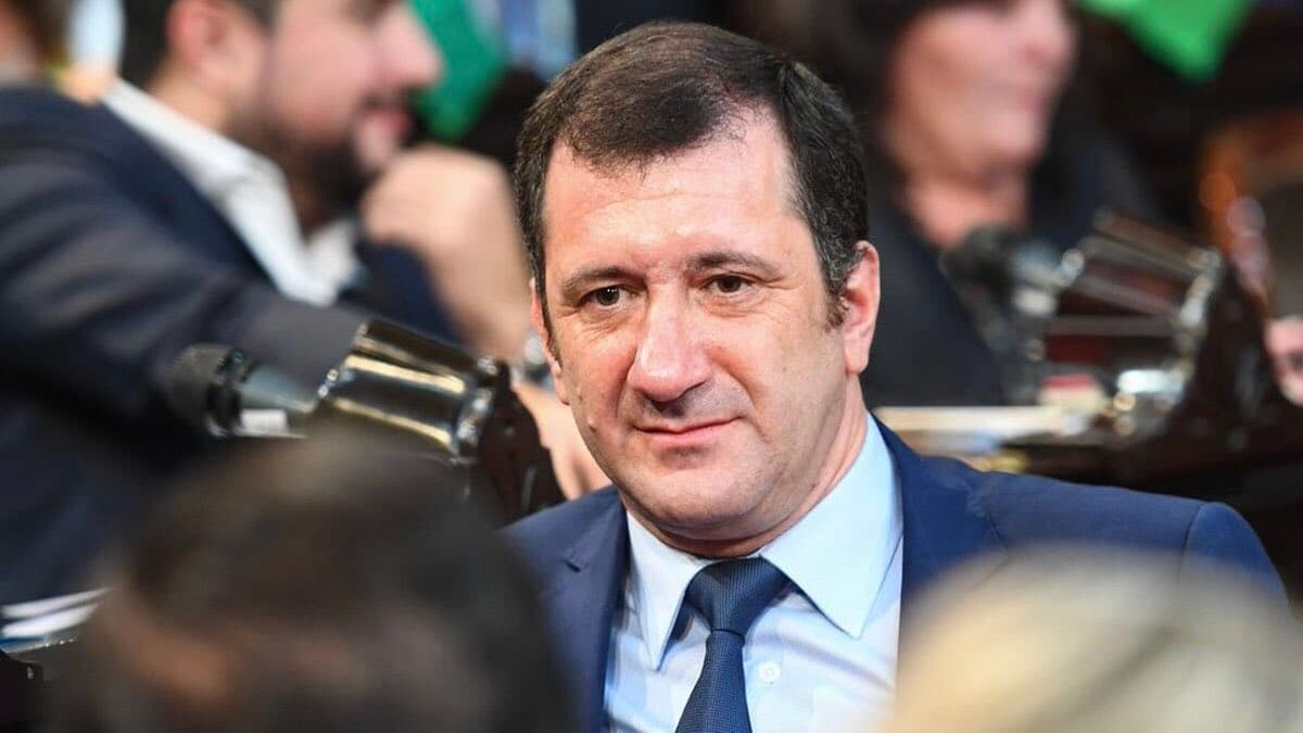Quién es Edgardo Kueider, el senador que le dijo no a Cristina Kirchner y le dio el voto clave a Javier Milei para aprobar la Ley Bases