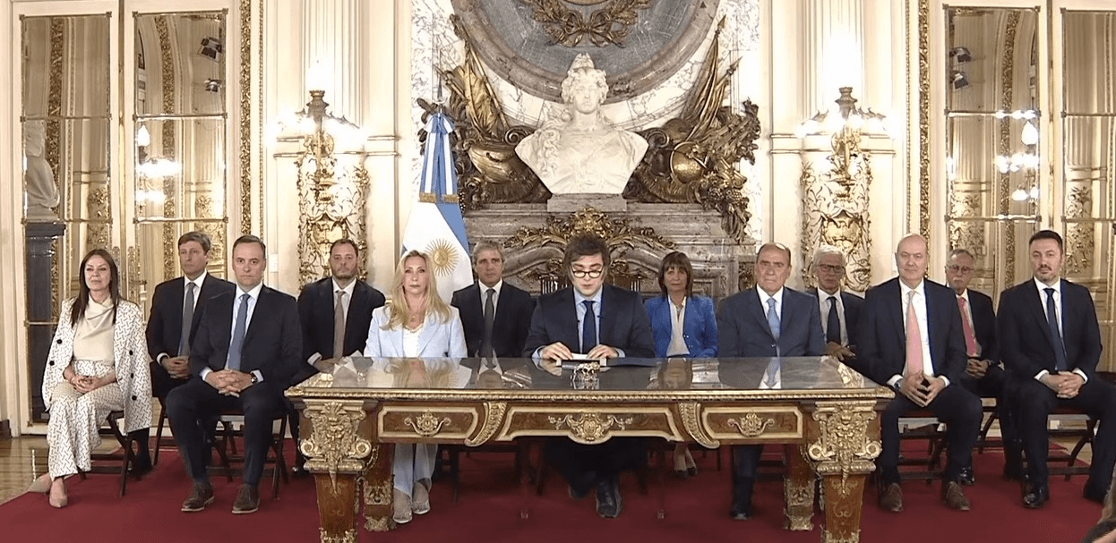 Javier Milei anunció que se terminó la recesión y que en el año electoral bajará el 90% de los impuestos