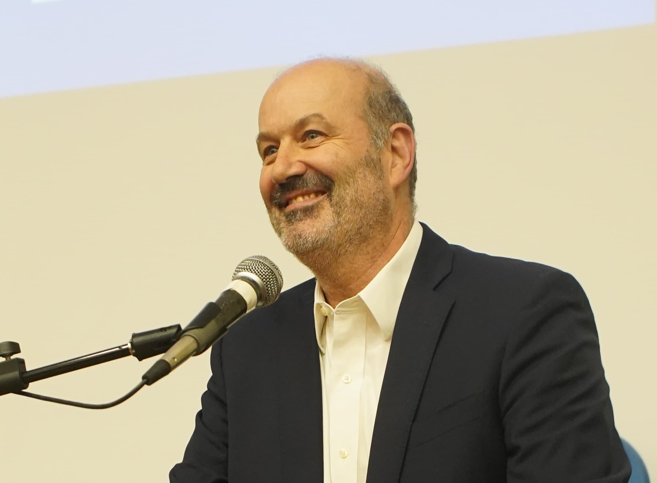 En un panel con Kristalina Georgieva, el ministro Sturzenegger defendió la desregulación que ejecuta en el Estado