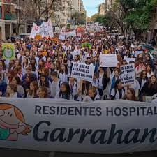 La advertencia que recibieron los residentes del Hospital Garrahan: “Si siguen las protestas, habrá sanciones”