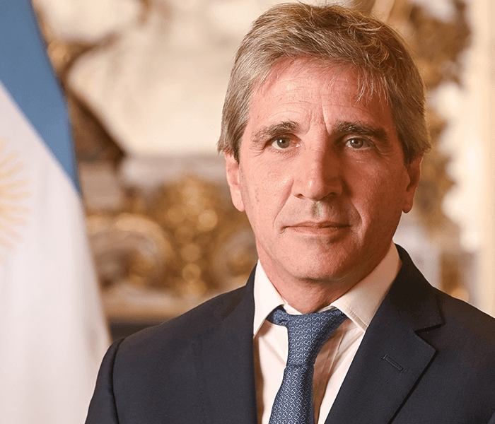 Luis Caputo aclaró las nuevas medidas para la toma de deuda y dijo que el FMI está “contentísimo”
