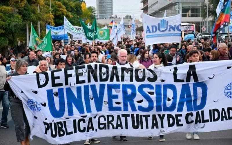 Tras la condena a CFK, estudiantes tomaron distintas facultades y dos gremios universitarios lanzaron un paro
