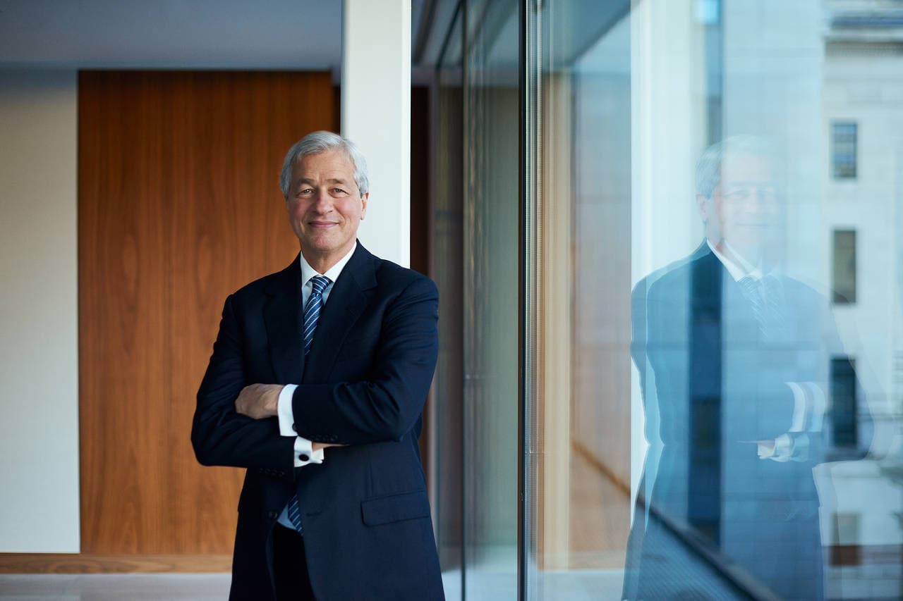 JP Morgan cambió sus previsiones para el riesgo país y el dólar tras el resultado de las elecciones