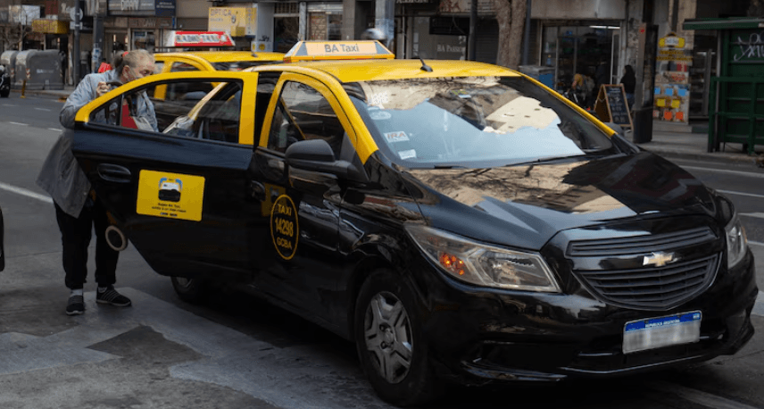 Polémica en CABA: presentaron un proyecto para prohibir el uso de autos particulares en las aplicaciones de viajes
