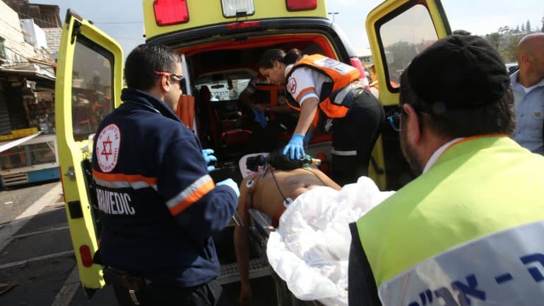 Ataque terrorista en Israel: un hombre apuñaló a cuatro personas y permanece prófugo