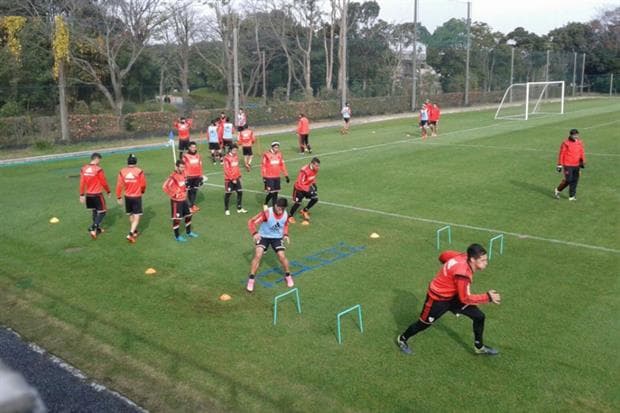 Marcelo Gallardo paró el primer equipo de River en Japón y sorprendió: Lucho González por Leonardo Pisculichi