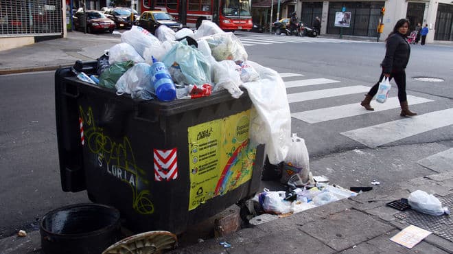 El nuevo tarifario de multas de Capital: sacar la basura fuera de horario saldrá más de $5 mil