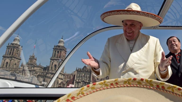 Multitudinaria misa del papa Francisco en un peligroso suburbio de la Ciudad de México