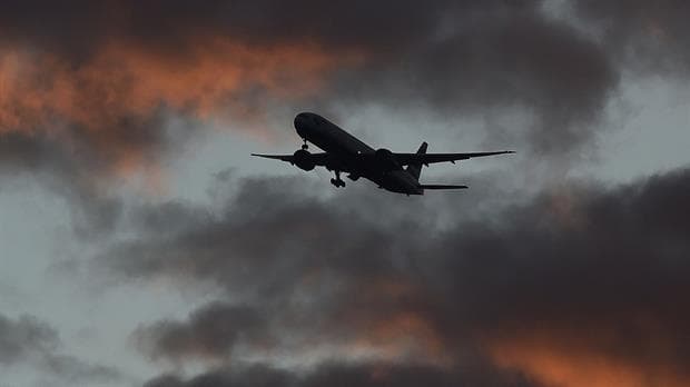 Un dron chocó con un avión que aterrizaba en el aeropuerto de Londres